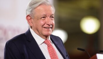 AMLO celebra disminución en la pobreza laboral tras informe Coneval