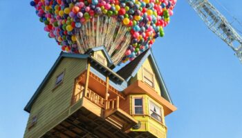 Ahora podrás pasar la noche en la casa flotante de UP, con más de 8,000 globos