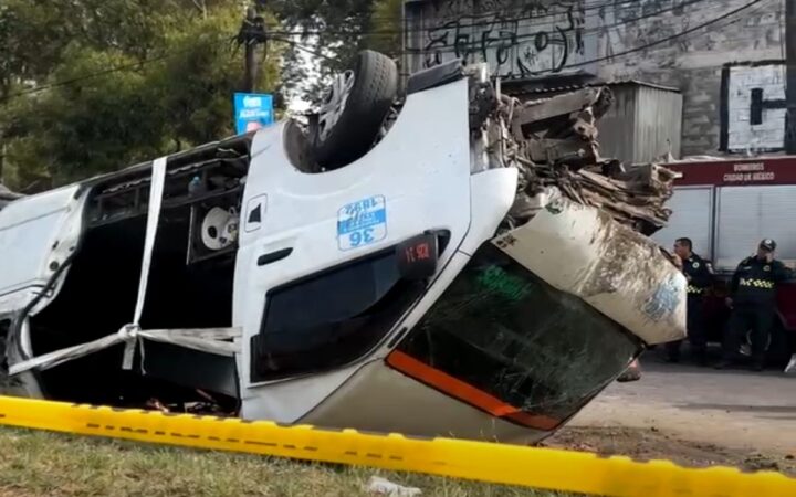 Reportan dos muertes y una decena de lesionados por accidente vial en Iztapalapa