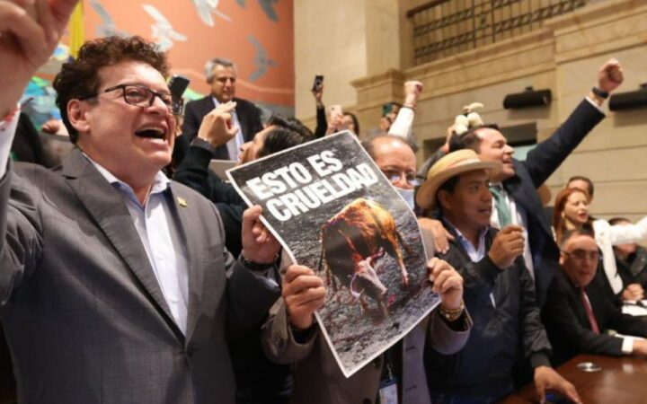 Gobierno colombiano aplaude prohibición de las corridas de toros; es un 'avance ético' Gobierno colombiano aplaude prohibición de las corridas de toros; es un 'avance ético'