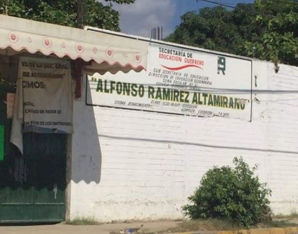 Estudiantes hallan cuatro cuerpos mutilados junto a secundaria en Acapulco