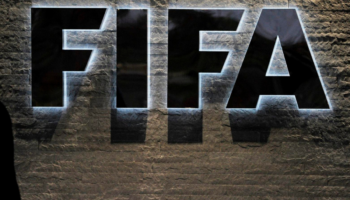 FIFA propone sanciones obligatorias contra el racismo, incluida la pérdida de partidos