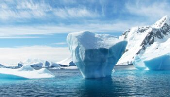 Un iceberg de 380 km² se desprende de la plataforma Brunt en la Antártida