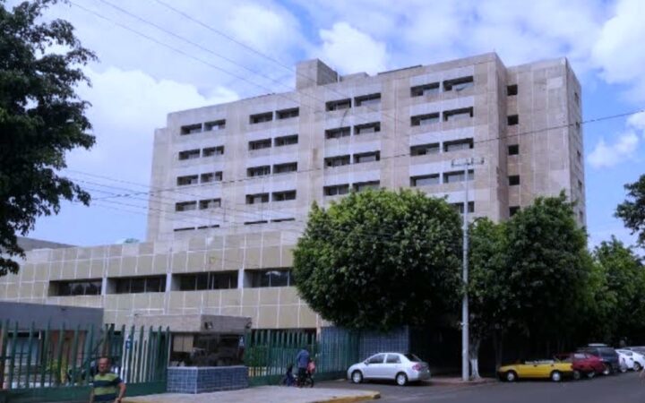 Cerraron clínica 110 del IMSS en Guadalajara para buscar a niña desaparecida Cerraron clínica 110 del IMSS en Guadalajara para buscar a niña desaparecida