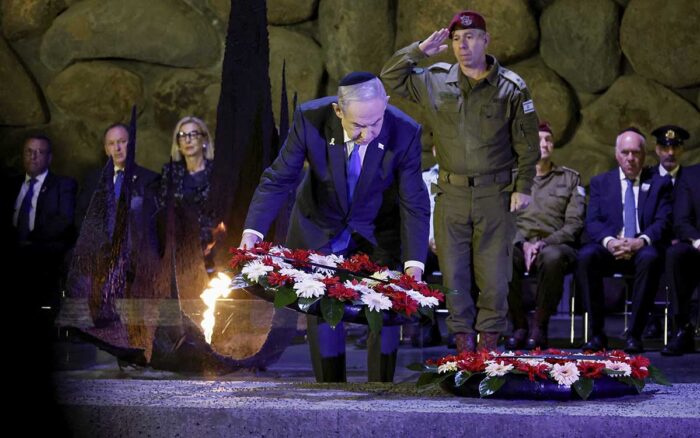  el primer ministro israelí, Benjamín Netanyahu, participó en una ofrenda foral para recordar el Holocausto