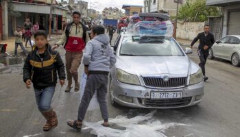 Palestinos comienzan evacuación 'limitada' de Rafah; países y organizaciones condenan la orden de Israel