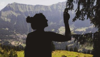 Hallan en España a una menor desaparecida criada en Suiza sin contacto con la sociedad