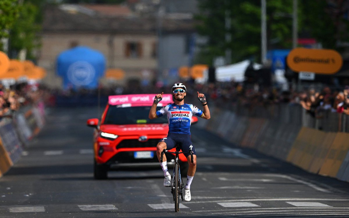 Giro de Italia 2024: Corona Julian Alaphilippe larga escapada y se queda con la Etapa 12 | Video