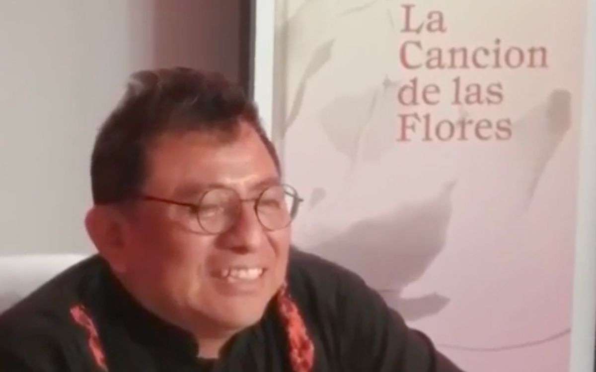 Mardonio Carballo declama una fragmento de 'La canción de las flores' Mardonio Carballo declama una fragmento de 'La canción de las flores'