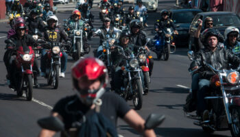 Motociclistas tienen su propio carril para evitar accidentes en Monterrey