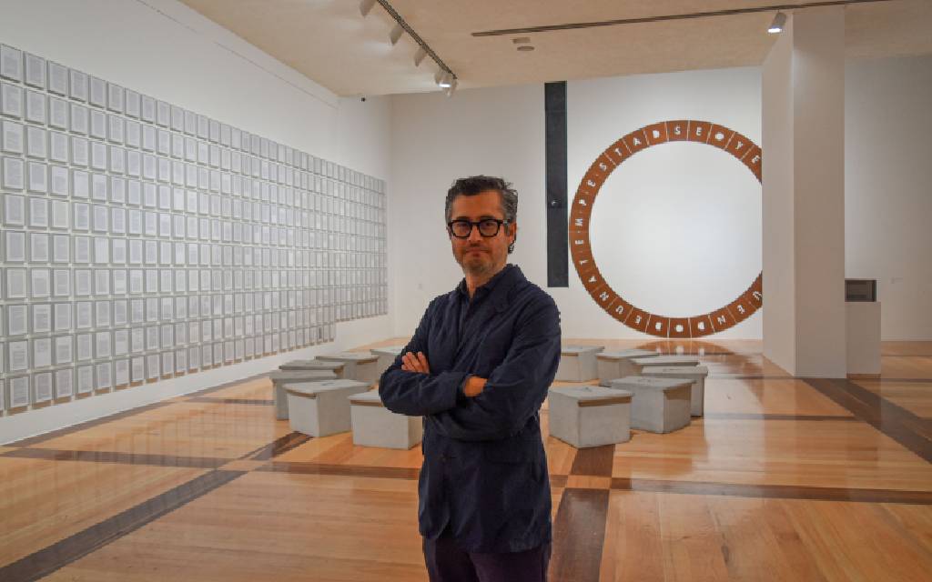 “Mi lugar en las artes visuales consiste en encontrar una manera distinta de escribir o leer”: Jorge Méndez Blake “Mi lugar en las artes visuales consiste en encontrar una manera distinta de escribir o leer”: Jorge Méndez Blake