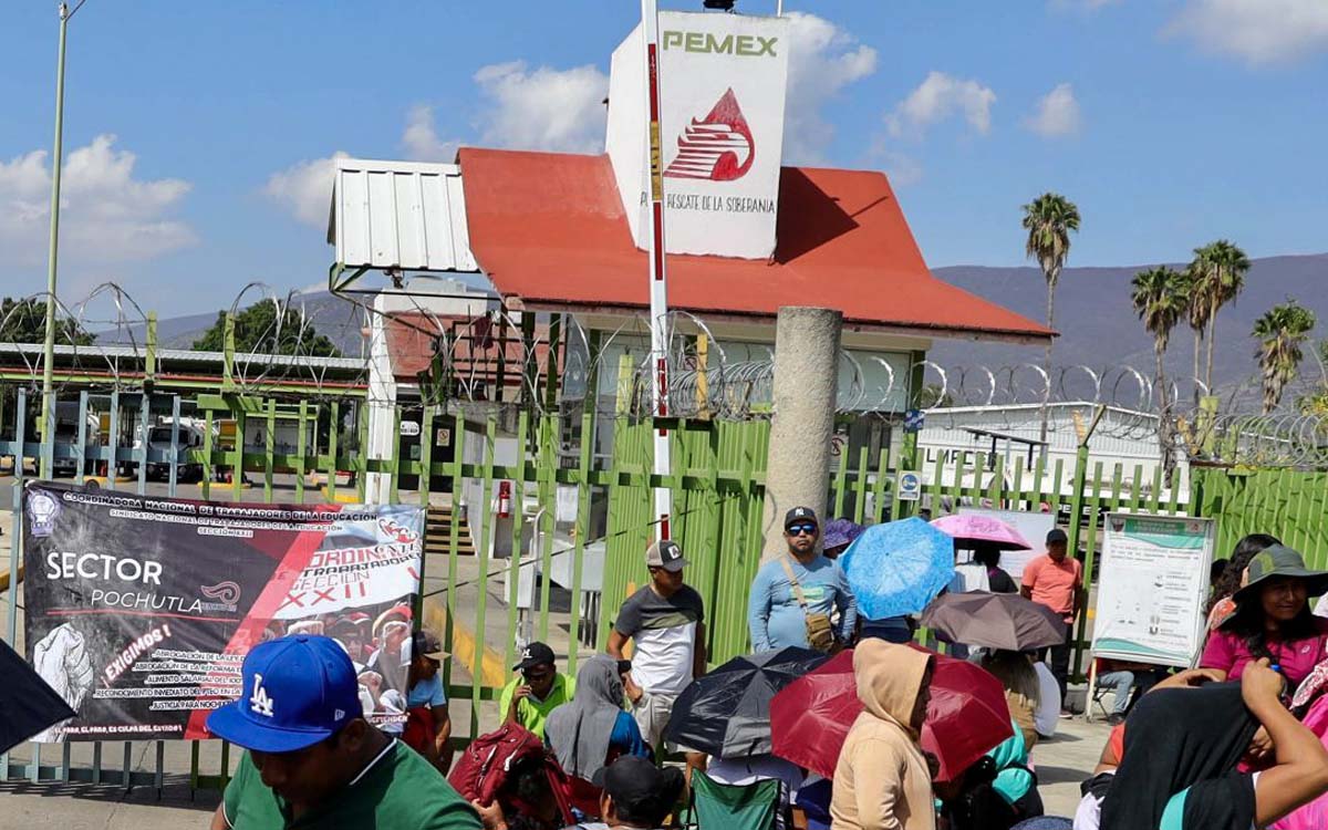 Toma sección 22 de la CNTE planta de Pemex y tiendas departamentales en Oaxaca