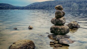 Las Plumas de la Serpiente: La serena quietud de las piedras