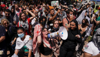 Hutíes ofrecen educación a estudiantes suspendidos por protestas en EU