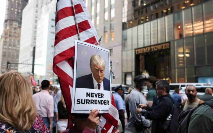 Si encarcelan a Trump, asalto al Capitolio 'parecerá juego de niños', alertan seguidores