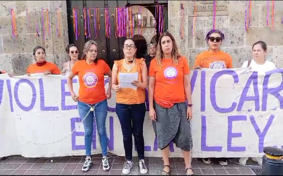 Jalisco: Mujeres se encadenan e inician huelga de hambre contra violencia vicaria Jalisco: Mujeres se encadenan e inician huelga de hambre contra violencia vicaria