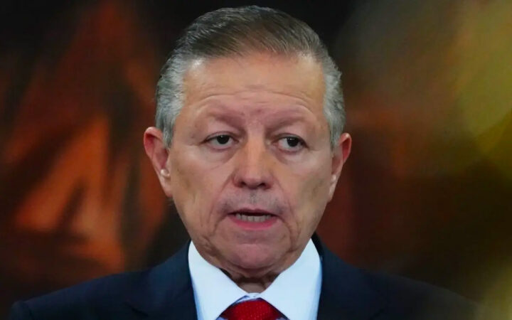 Zaldívar acude a Mañanera: habla del registro para participar en elección de jueces