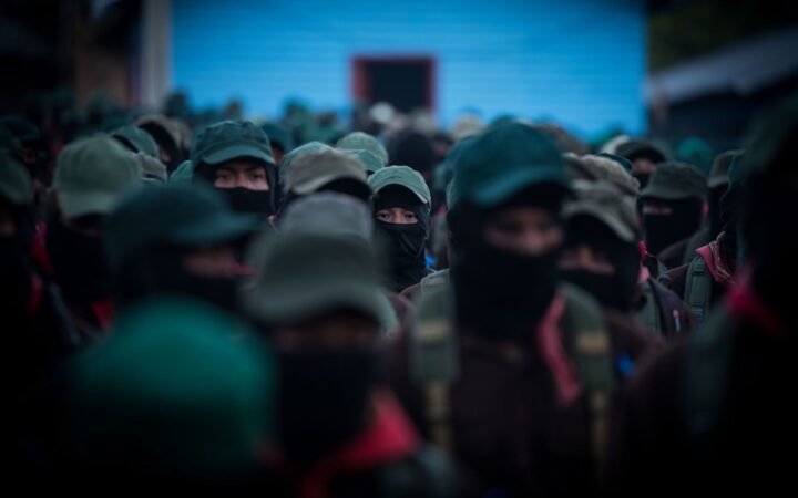 Exintegrantes del EZLN se quitan su pasamontañas para contar su historia en un documental