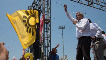 AMLO reconoce que PRD “jugó un papel importante en su momento”