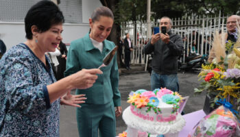 Festejan cumpleaños a Sheinbaum en casa de transición; 