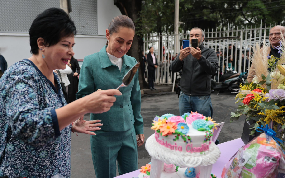 Festejan Cumpleaños A Sheinbaum En Casa De Transición Es Un Día