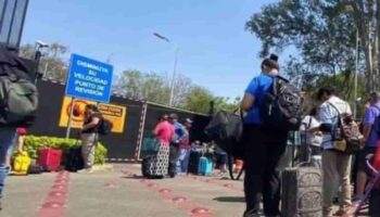 Aeropuerto de Oaxaca cancela vuelos por bloqueo de la Sección 22 de la CNTE