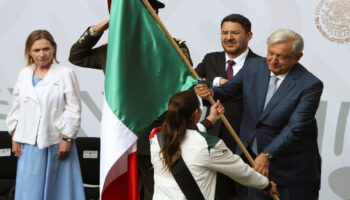 París 2024: Abandera AMLO a la delegación mexicana en Palacio Nacional | Video