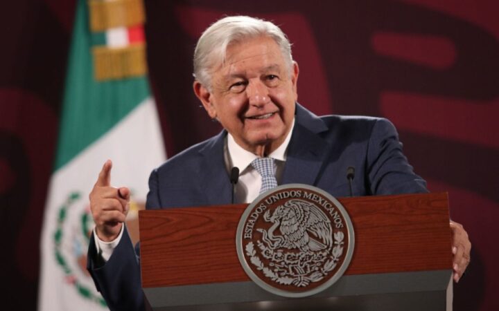 AMLO: De 100 compromisos, se cumplieron 98 y 100 más; pendientes Ayotzinapa y descentralización