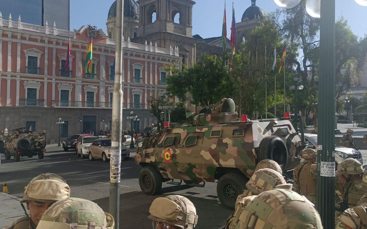 El comandante general del Ejército de Bolivia amenaza con 'tomar' la