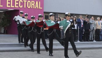 Con ceremonia cívica, INE dio inicio a la jornada electoral