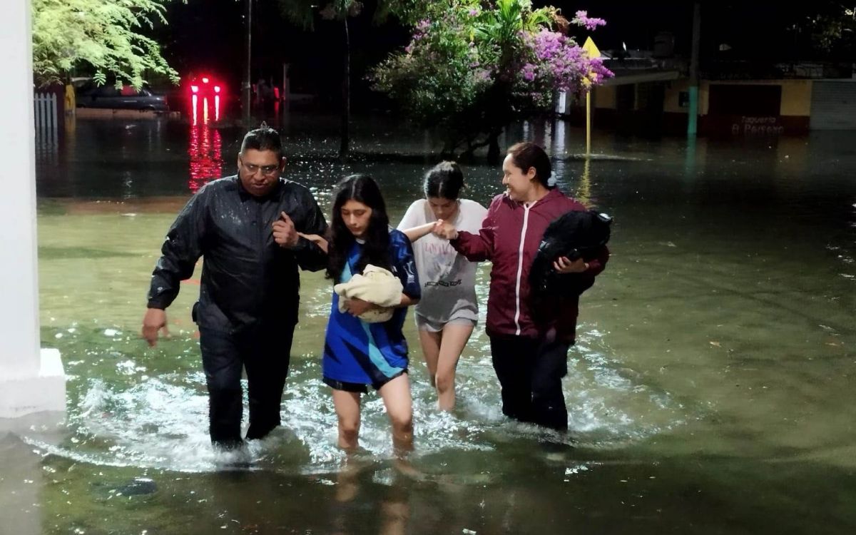 Gobierno ya se prepara para temporada de huracanes y lluvias: AMLO