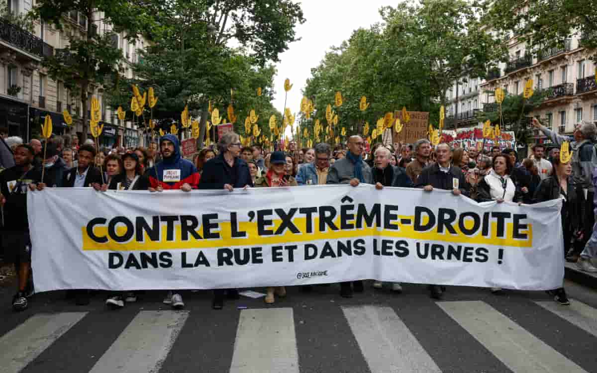 Cientos de miles protestan en Francia contra una extrema derecha al borde del poder