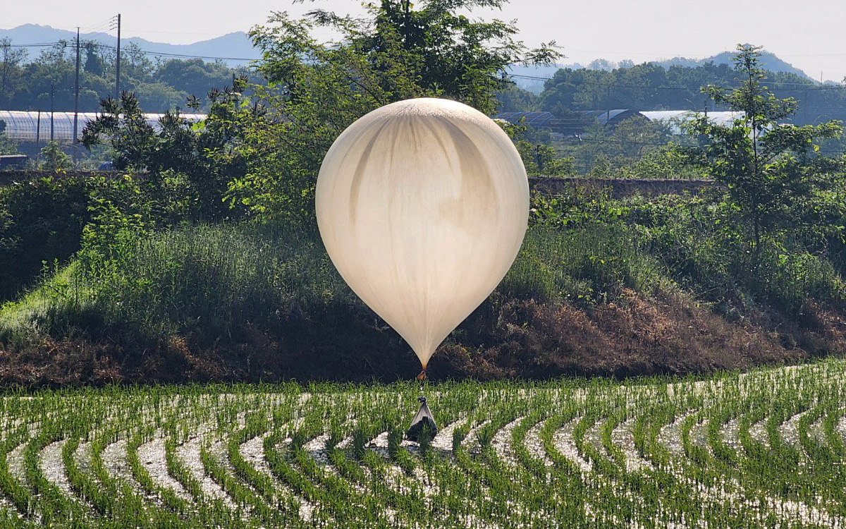 Corea del Norte envía más globos con excremento al Sur