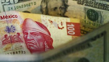 Peso sufre recaída sobre las 20 unidades por dólar, repite niveles no vistos desde 2022