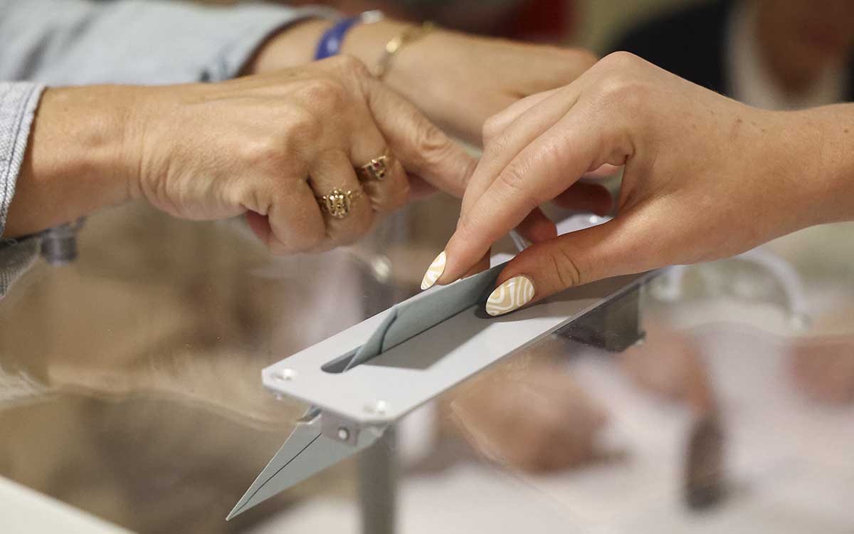 French vote in first round of elections that could bring far-right to power