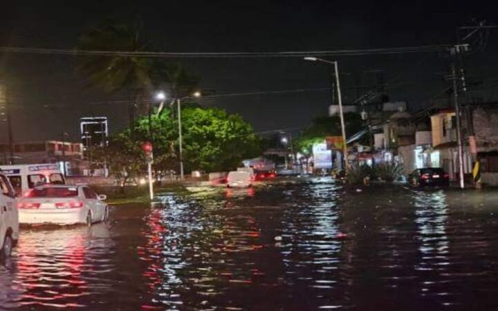 Inundaciones por lluvias paralizan Tepic Inundaciones por lluvias paralizan Tepic