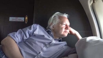 Recaudan más de la mitad del costo del vuelo de Assange en el avión del polémico viaje de Taylor Swift