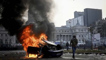 En medio de protestas, el Senado argentino aprueba la 'Ley Ómbinus' de Milei