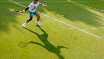 Wimbledon 2024: Entrena Djokovic con protección en la rodilla derecha | Video