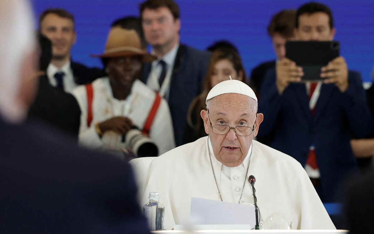 Pope Francis warns G7 about the use of AI in wars and calls for a ban on autonomous weapons