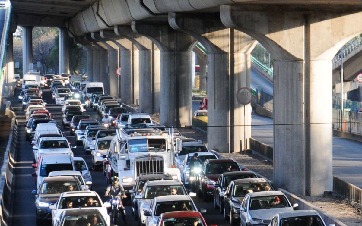 ​Colapsan canaletas del Segundo Piso del Periférico; caen sobre dos coches | Video