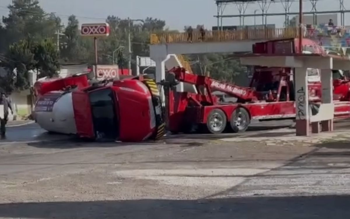 Vuelca pipa de gas LP en la carretera México – Pachuca