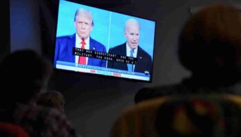 Biden y Trump chocan sobre economía y migración durante primer debate