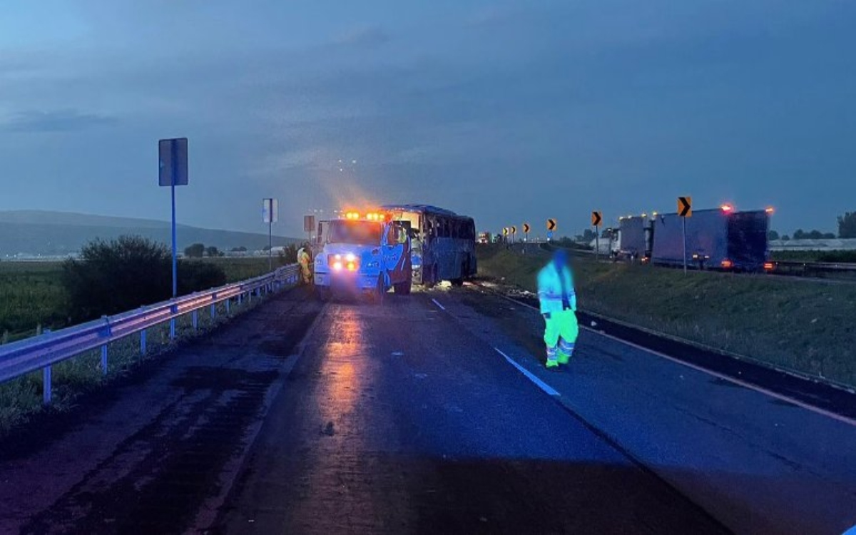 Accidente de autobús carretero en Guanajuato deja 2 muertos | Video Accidente de autobús carretero en Guanajuato deja 2 muertos | Video