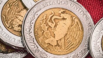 Peso mexicano avanza a la espera de más integrantes del gabinete de Sheinbaum