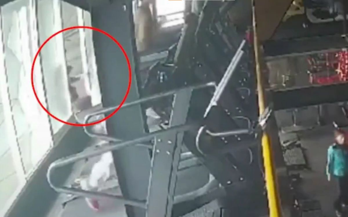 Woman falls out of gym window while running on treadmill | video