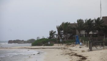 'Beryl' toca tierra en México como huracán categoría 2