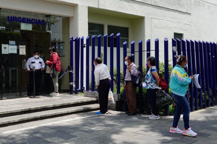 La Secretaría de Salud de la CDMX (Sedesa) recomendó a la ciudadanía acudir a los centros médicos de las 16 alcaldías para ser vacunada contra Covid-19.