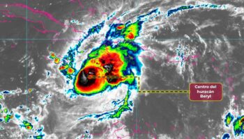 'Beryl' mantiene su desplazamiento hacia territorio mexicano