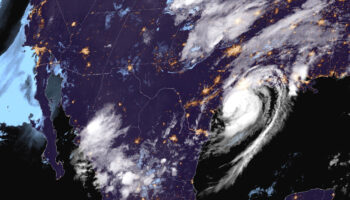 Beryl se fortalece a huracán; va sobre Texas